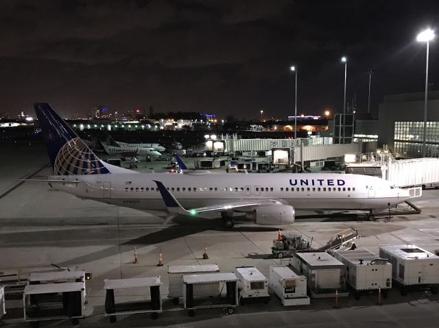 Boeing 737-800 (N79521)