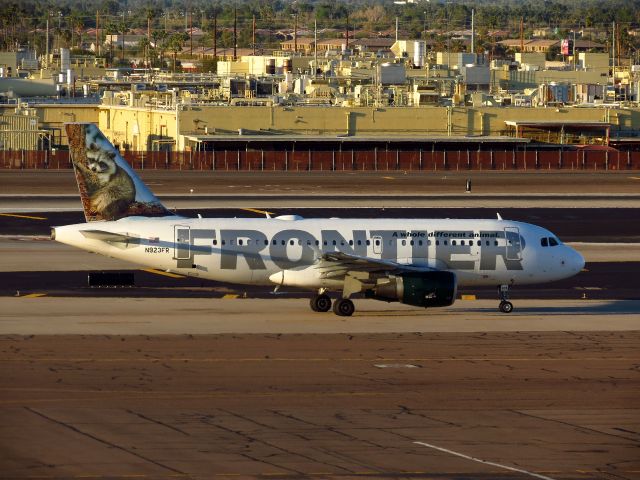 Airbus A319 (N923FR)