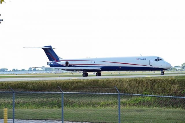 McDonnell Douglas MD-83 (N831US) - C rob bennett