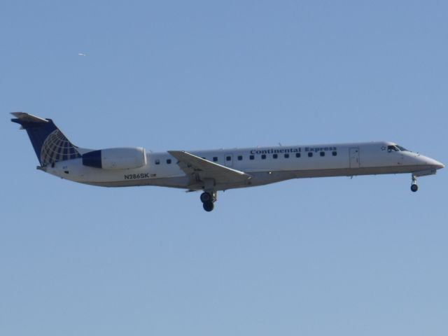 Embraer ERJ-145 (N286SK)