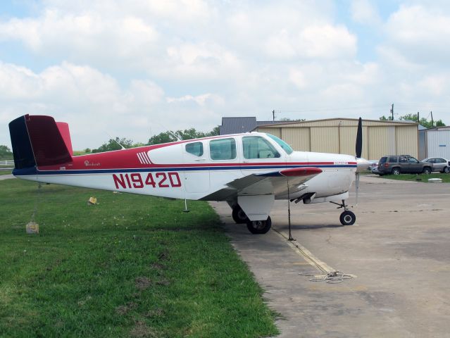 Beechcraft 35 Bonanza (N1942D) - Classic Bonanza - very nice!