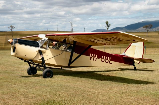 VH-UUL — - Immaculate Hornet Moth at Watts Bridge for morning tea