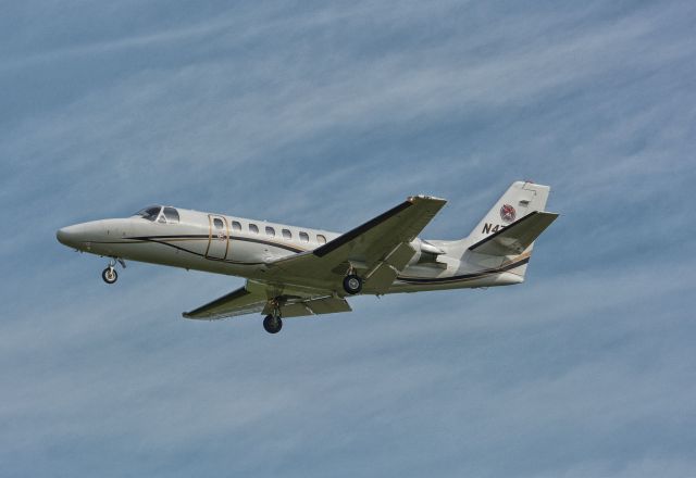 Cessna Citation V (N4ZL) - On final to CYHU, 4-07-2019