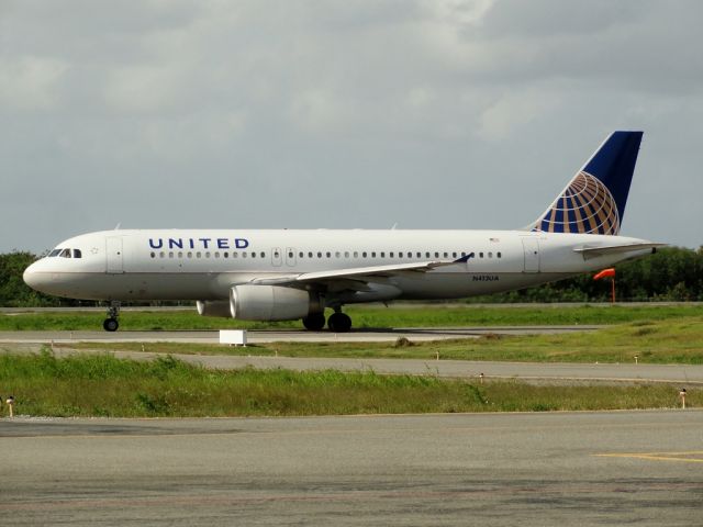 Airbus A320 (N413UA)