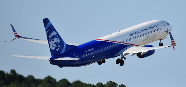 Boeing 737-900 (N265AK) - "Honoring Those Who Serve" Alaska 739 departing RDU for SEA, 8/25/18. A beautiful and noble livery.