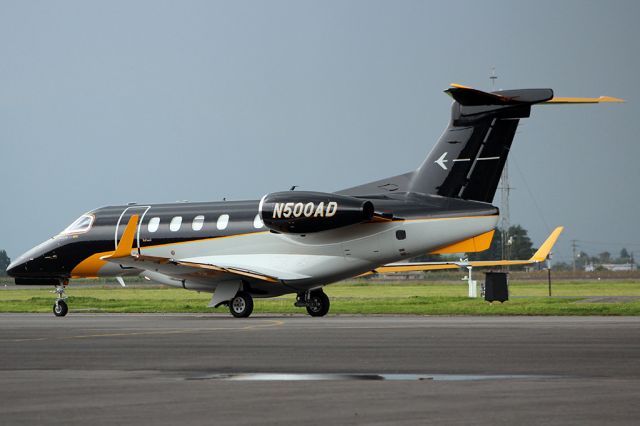 Embraer Phenom 300 (N500AD)