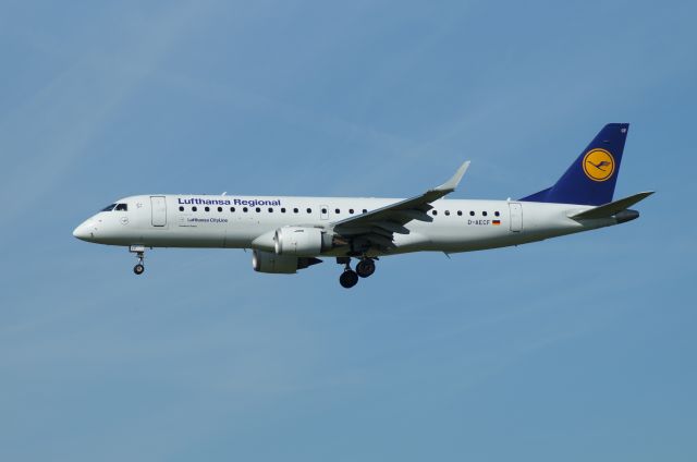 Embraer ERJ-190 (D-AECF)