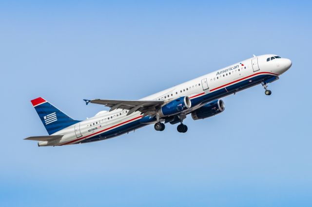 Airbus A321 (N578UW) - An American Airlines A321 in US Airways retro livery taking off from PHX on 2/3/23. Taken with a Canon R7 and a Tamron 70-200 G2 lens.