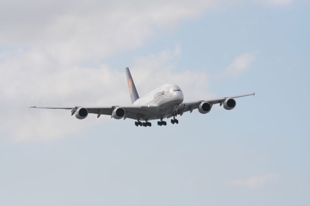 Airbus A380-800 —
