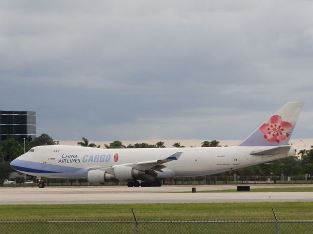 Boeing 747-400 (B-18707)