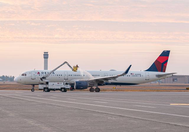 Airbus A321 (N389DN)