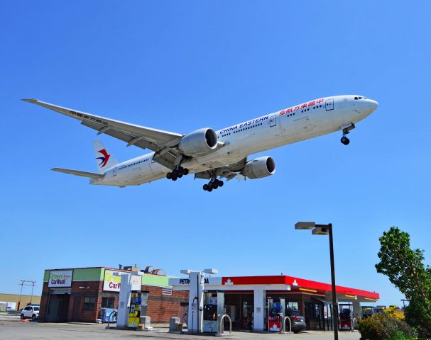 BOEING 777-300 (B-7343)