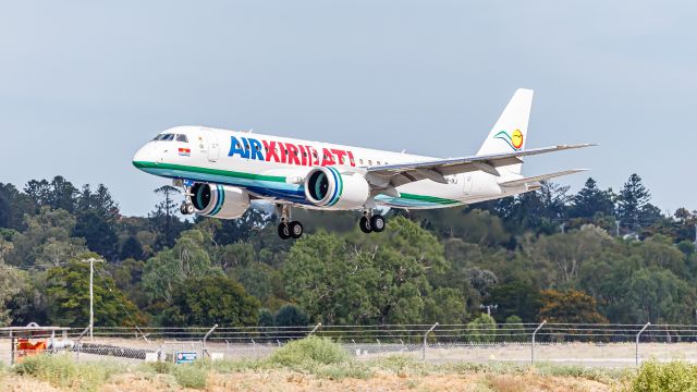 Embraer E190-E2 (VH-IKJ)