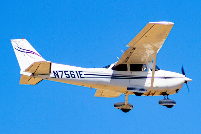 Cessna Skyhawk (N7561E)