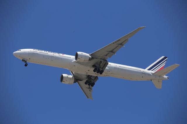 BOEING 777-300ER (F-GZND)