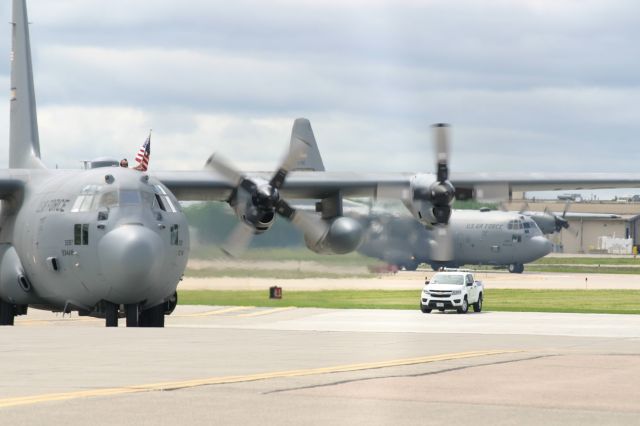 Lockheed C-130 Hercules —