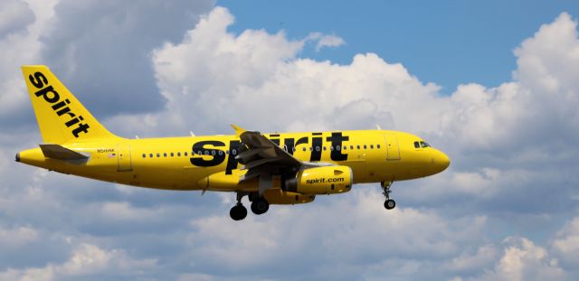 Airbus A319 (N516NK) - On short final is this 2006 Spirit Airlines Airbus 319-132 in the Summer of 2022.