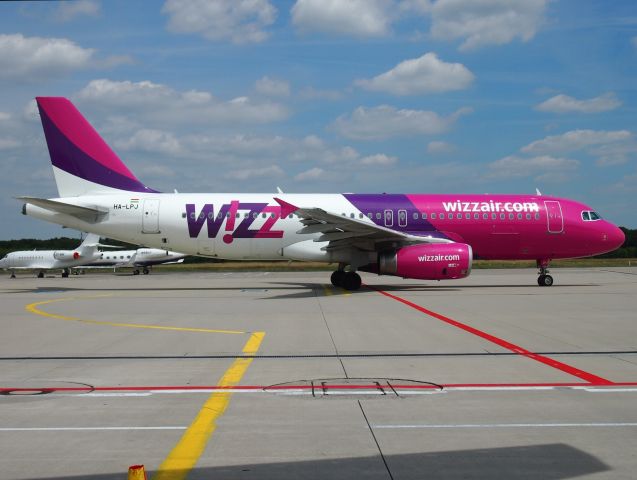 Airbus A320 (HA-LPJ)