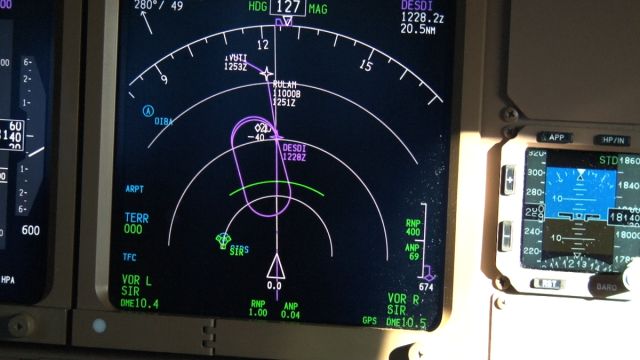 Boeing 777-200 (OO-TSA) - 20 minutes holding for Dubai!