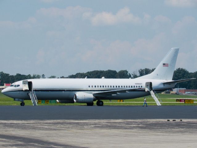 BOEING 737-400 (N990ST)