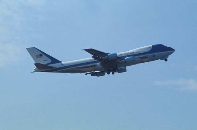 Boeing 747-200 (92-9000) - Departure at Tokyo-Haneda Intl Airport Rwy33 on 1992/01/10