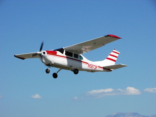 Cessna Centurion (N5873F) - Taking off RWY 24