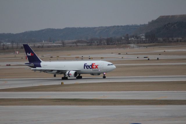 Airbus A300F4-600 (N656FE) - 031117 landing on Rwy 14R