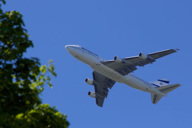 BOEING 767-300 (4X-ELE) - Final Approach to 21L - over Long Island