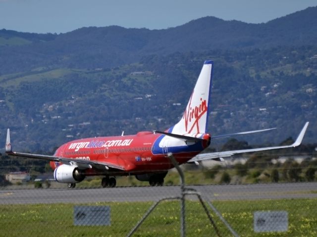 Boeing 737-700 (VH-VBK) - Rolling for a short take off on runway 05.