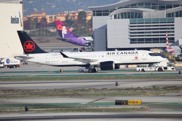 Airbus A220-300 (C-GWUQ)