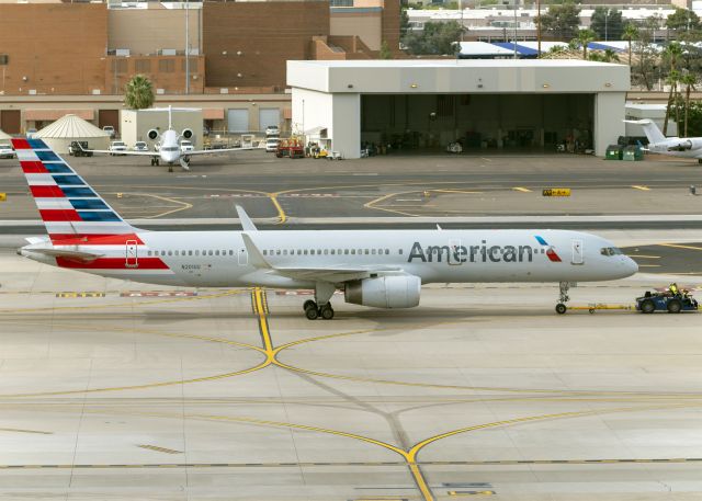 Boeing 757-200 (N201UU)