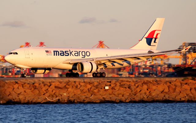 Airbus A330-200 (9M-MUB) - Arriving on Rwy 34L