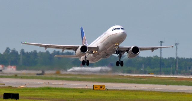 Airbus A320 (N419UA)