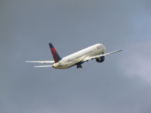 BOEING 757-300 (N590NW)