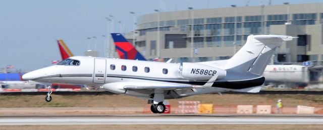 Embraer Phenom 300 (N588CB)