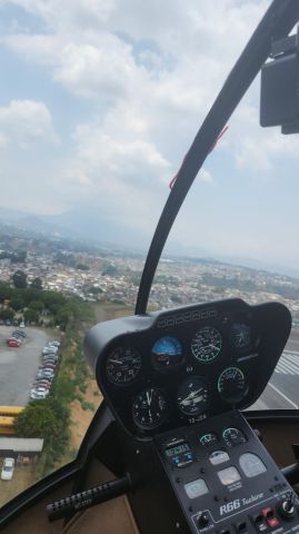 Robinson R-44 —