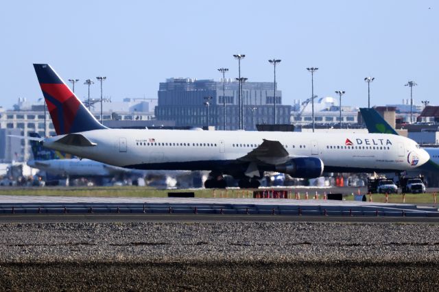 BOEING 767-400 (N841MH) - JFK weather diversion to BOS.