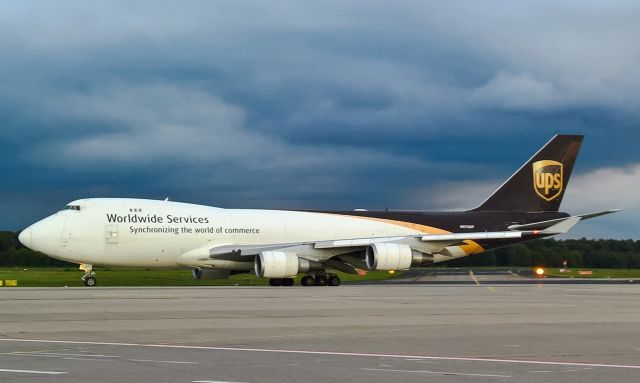 Boeing 747-400 (N570UP)