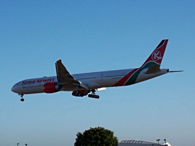 BOEING 777-300 (5Y-KZY)