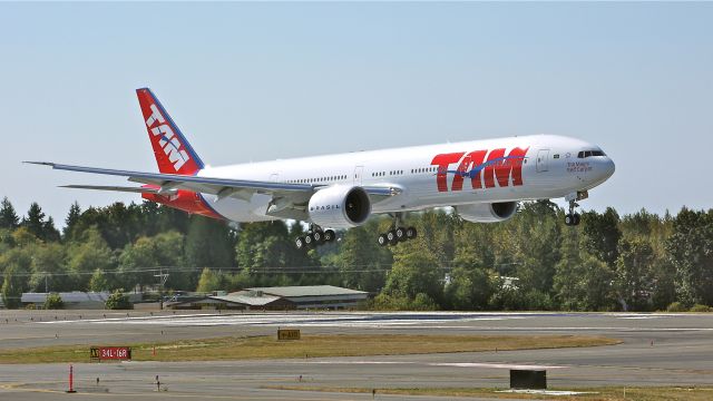 BOEING 777-300 (PT-MUF) - BOE941 on final approach to runway 34L after a flight test on 9/12/12. (LN: 1042  c/n 38887).