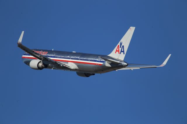 BOEING 767-300 (N354AA)