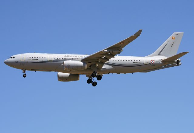 Airbus A330-200 (F-UJCQ)
