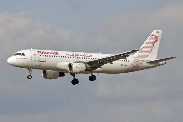 BOEING 737-400 (TS-IMN)