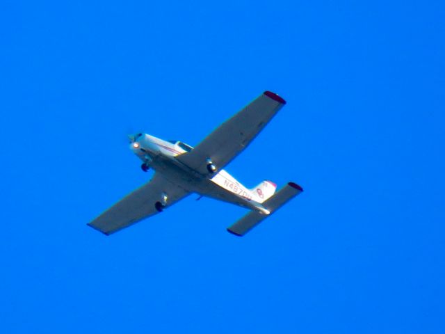 Piper Cherokee (N487OU)