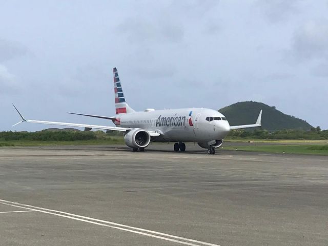 Boeing 737 MAX 8 (N302SA)