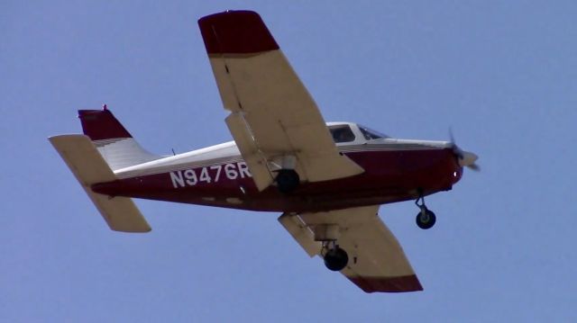 Piper Cherokee (N9476R)