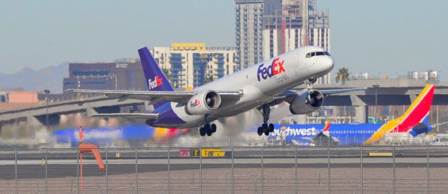 Boeing 757-200 (N930FD) - phoenix sky harbor international airport 18FEB21