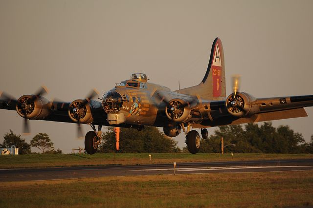 Boeing B-17 Flying Fortress (N93012)