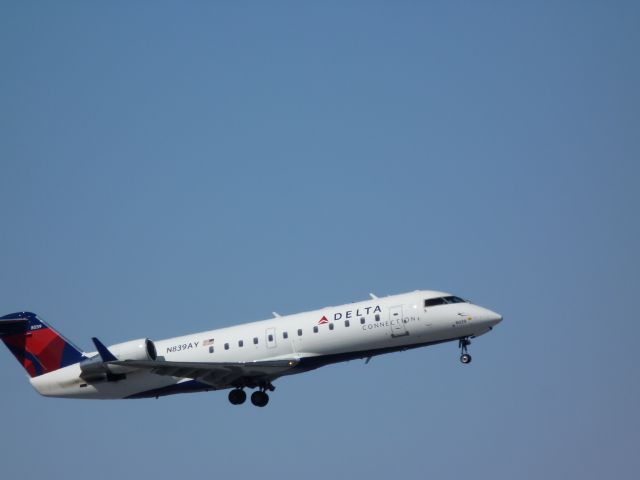 Canadair Regional Jet CRJ-200 (N839AY) - taking off of RWY#07