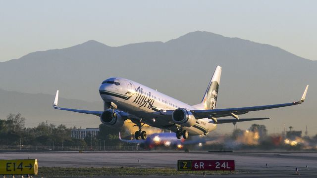 Boeing 737-700 (N516AS) - North to Alaska! Probably not. I actually dont know where this plane was going except that it left LAX (Los Angeles International Airport) taking off to the west about 7:00 am this morning. 26 November 2014.